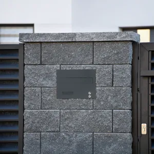 Mała skrzynka na listy z domofonem analogowym i dwoma przyciskami SMDAM 2P