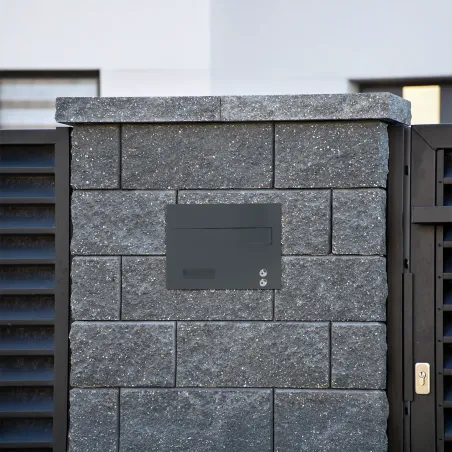 Mała skrzynka na listy z domofonem analogowym i dwoma przyciskami SMDAM 2P