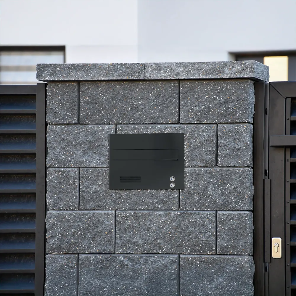 Mała skrzynka na listy z domofonem analogowym i dwoma przyciskami SMDAM 2P