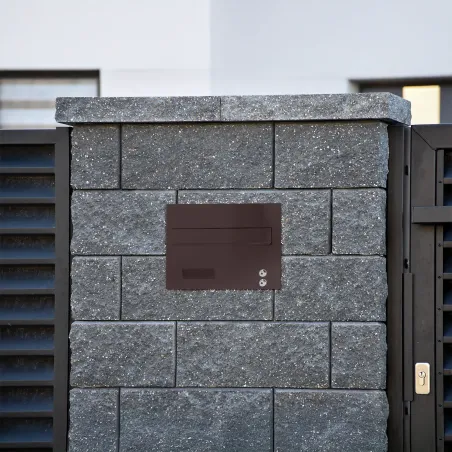 Mała skrzynka na listy z domofonem analogowym i dwoma przyciskami SMDAM 2P