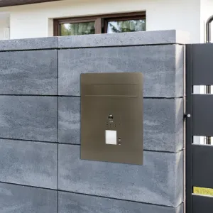 Mała skrzynka na listy z wideodomofonem, czytnikiem RFID i dwoma przyciskami SMVM DUO 2P