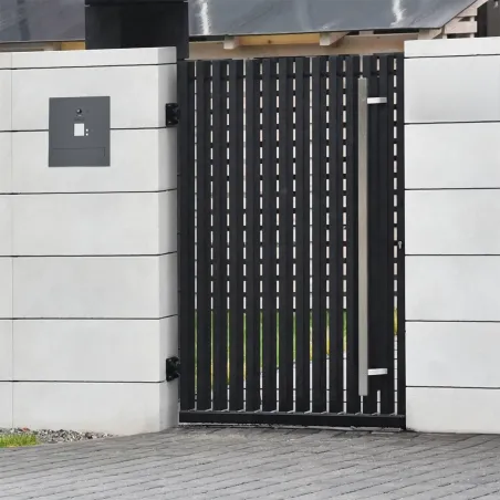 Duża skrzynka na listy z dwoma przyciskami, wideodomofonem i czytnikiem RFID SDVM DUO 2P