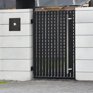 Duża skrzynka na listy z dwoma przyciskami, wideodomofonem i czytnikiem RFID SDVM DUO 2P