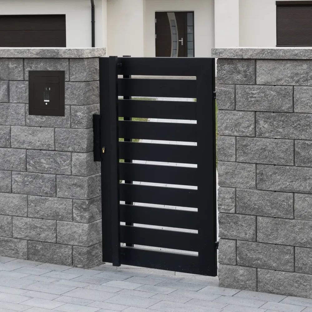 Mała skrzynka na listy z wideodomofonem, klawiaturą dotykową i ramą dekoracyjną SMVM DUO RA