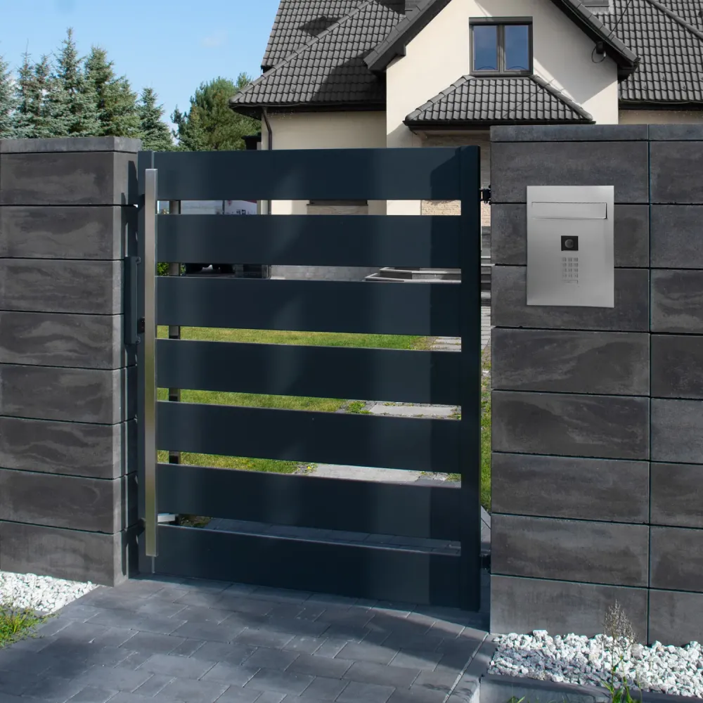 Mała skrzynka na listy z wideodomofonem i klawiaturą mechaniczną SMVM X