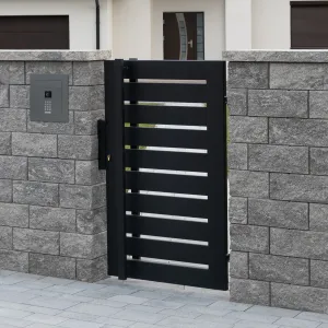 Mała skrzynka na listy z wideodomofonem, klawiaturą mechaniczną i ramą dekoracyjną SMVM X RA