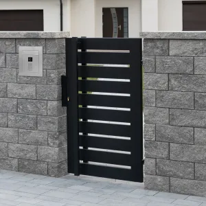 Mała skrzynka na listy z wideodomofonem, klawiaturą mechaniczną i ramą dekoracyjną SMVM X RA