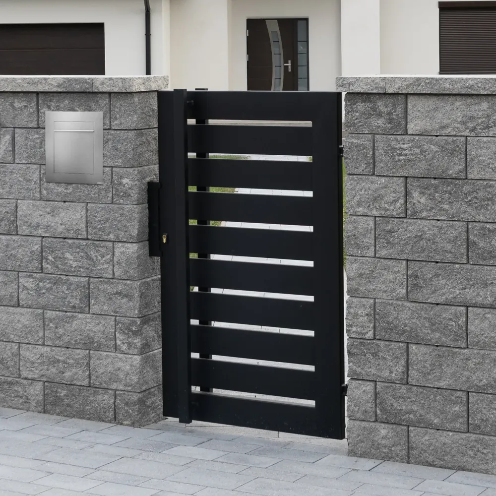 Mała skrzynka na listy z ramą dekoracyjną SMZM RA