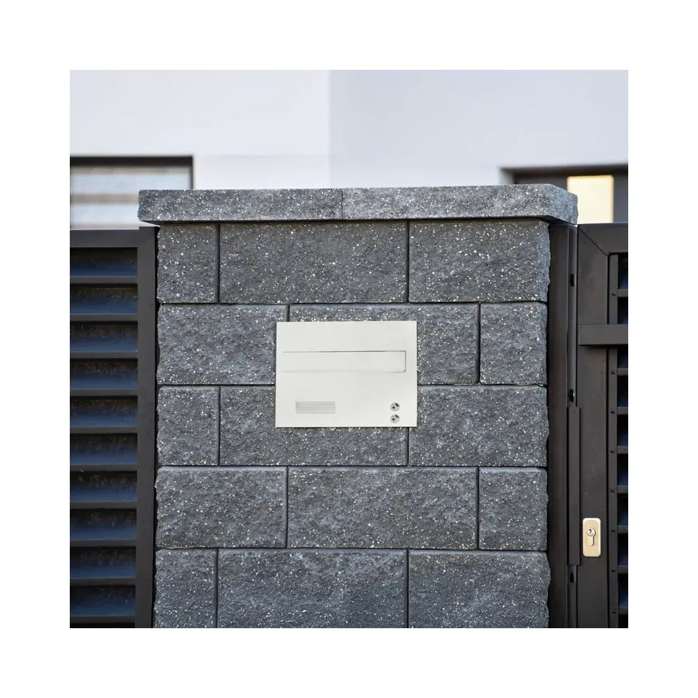 Mała skrzynka na listy z domofonem analogowym i dwoma przyciskami SMDAM 2P