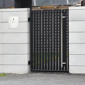 Duża skrzynka na listy z dwoma przyciskami, wideodomofonem i czytnikiem RFID SDVM DUO 2P